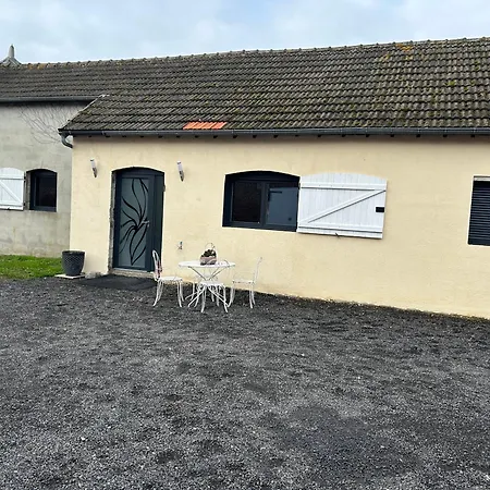 בית נופש Maison Calme A La Campagne Moyencourt